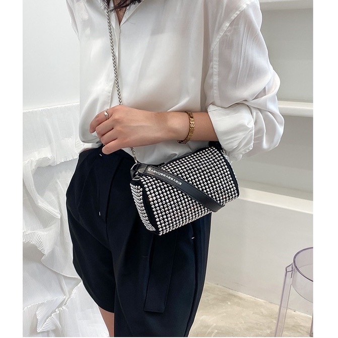 Túi Xách đính đá ,túi thời trang nữ , phong cách hiện đại , trẻ trung ,màu sắc trang nhã , xinh xắn cute , dùng trong mọi hoàn cảnh , phù hợp với nhiều lứa tuổi