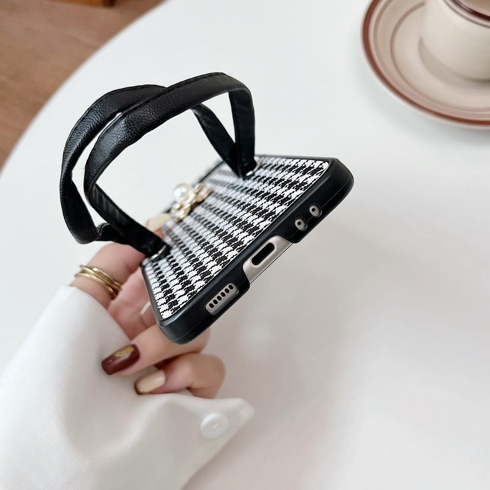 Ốp Lưng Cho Samsung Z Flip 4 Cao Cấp Họa Tiết Houndstooth Có Dây Da Xỏ Tay - BUM STORE GALAXY CASE