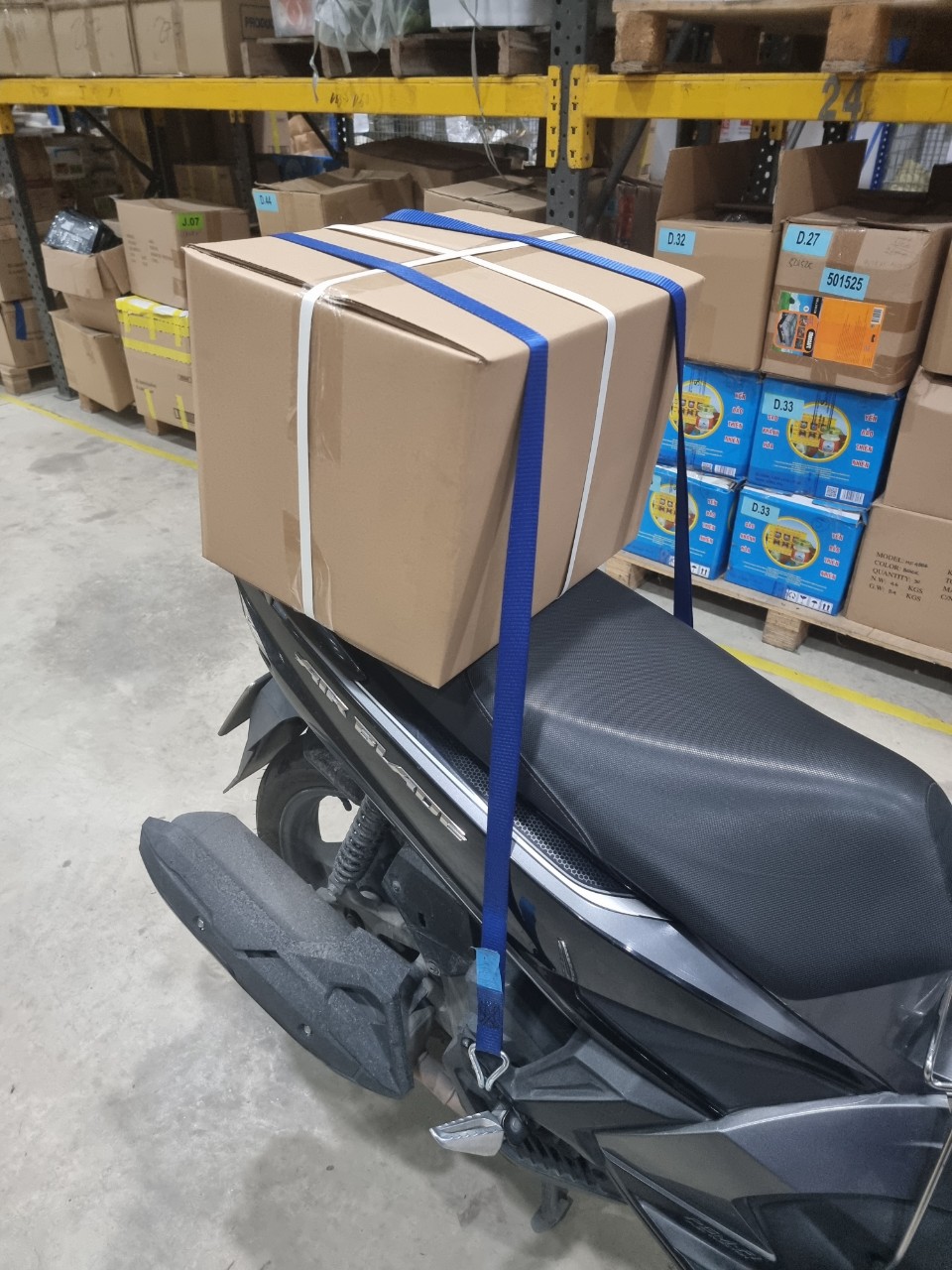 500kg Dây chằng hàng tăng đơ loại có móc thép bọc nhựa, dài 4m, rộng 25mm, Trọng tải làm việc: 250 kg Chất liệu: PE - màu: Neon Green