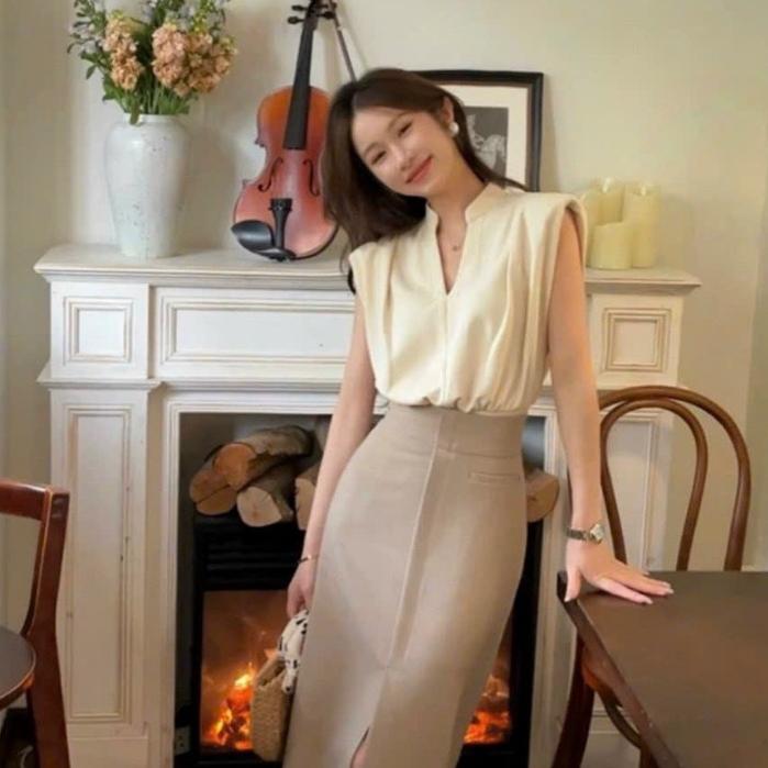 Set bộ nữ, Áo cổ V kèm chân váy kaki chuẩn hàng thiết kế Trendy Clothing