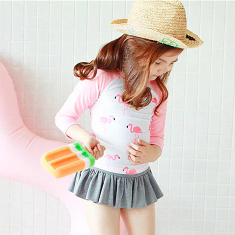 Bộ đồ bơi 2 mảnh dài tay hồng bé gái, chất bơi lyrca Hàn đẹp, kèm mũ | BT10