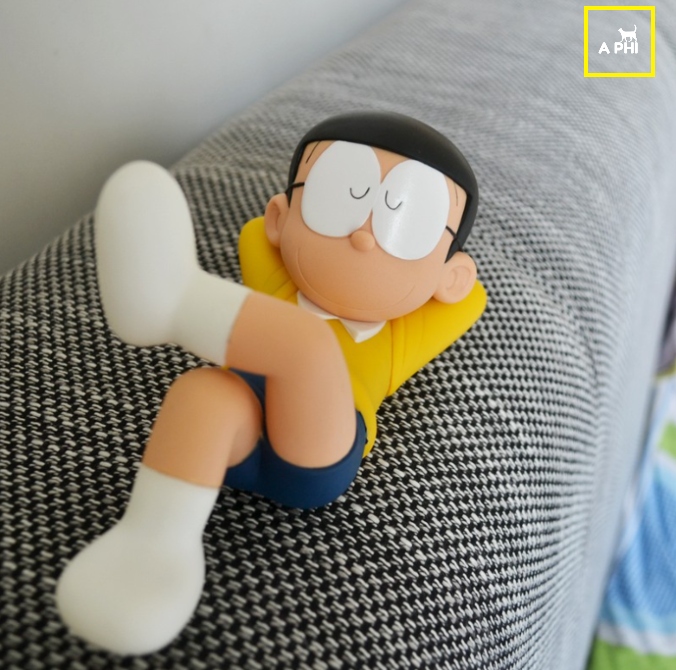 Mô hình Nobita nằm ngủ siêu to khổng lồ dài 19cm trang trí ô tô để bàn