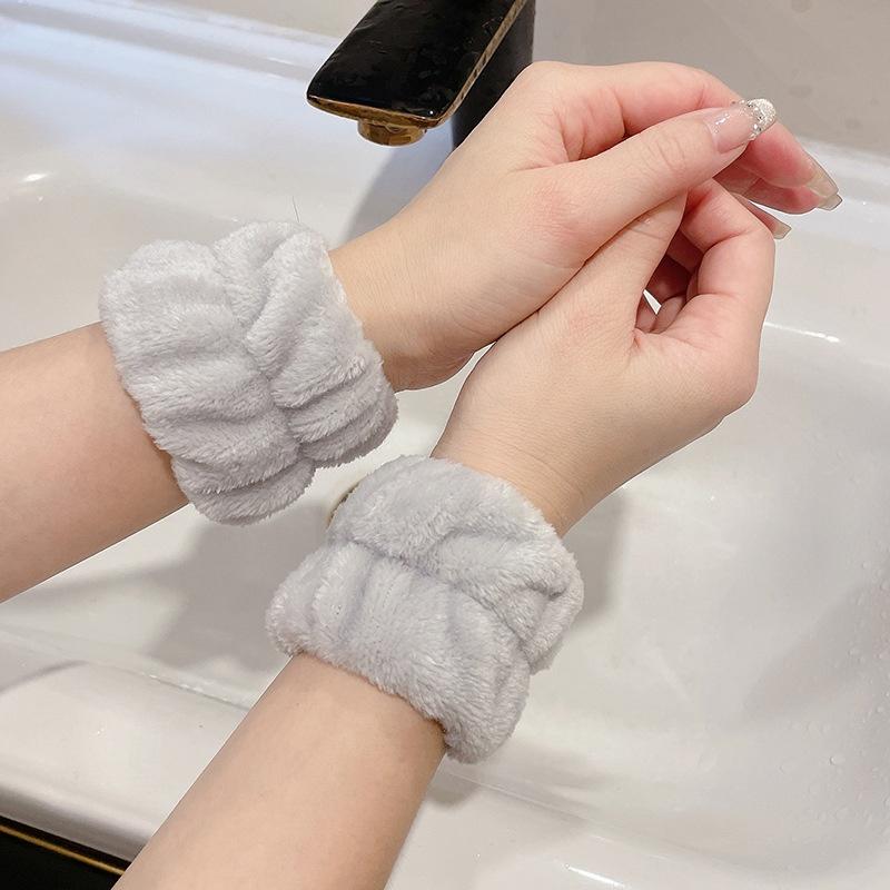 Bộ 2 chiếc vòng đeo tay nữ thấm nước, chun cột tóc nữ xinh xắn và tiện lợi