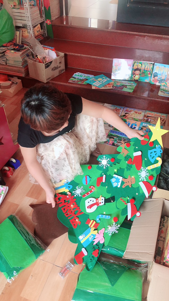 Cây thông Noel treo tường bằng vải dạ vải nỉ trang trí Giáng sinh