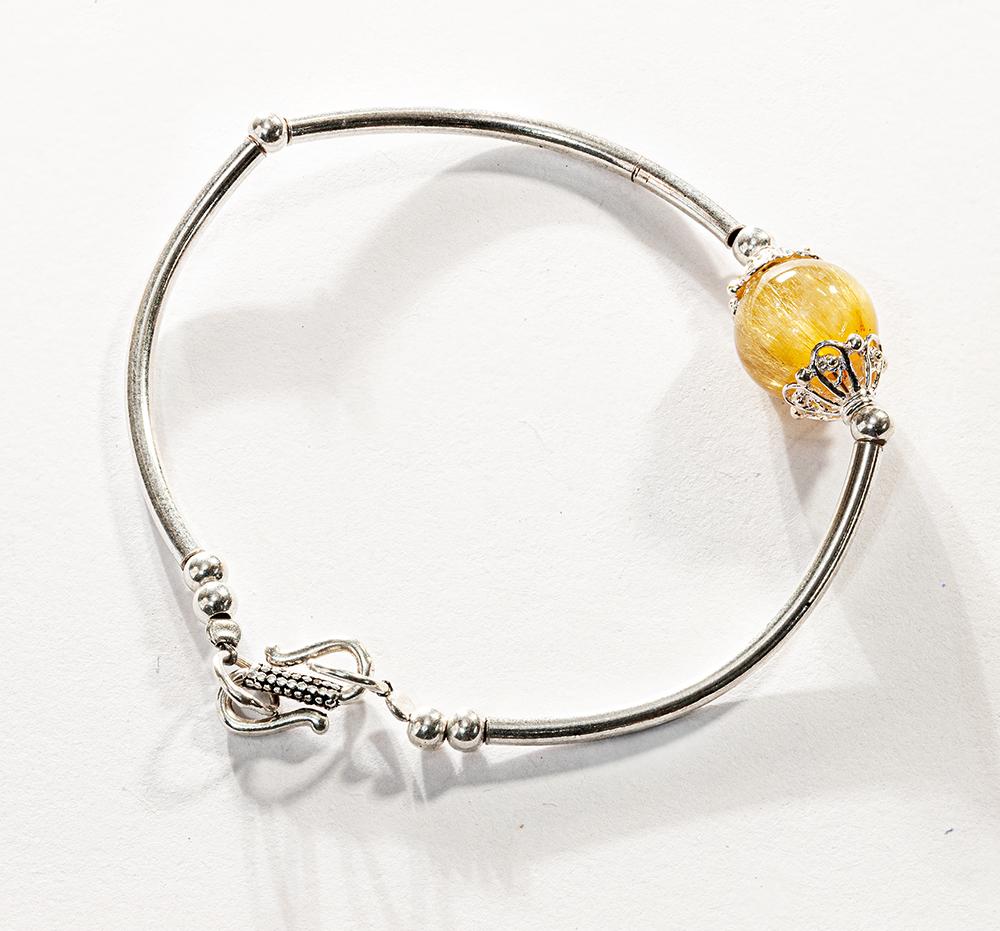 Vòng tay đá phong thủy Thạch anh tóc vàng mix charm bạc lục tự chú VK007