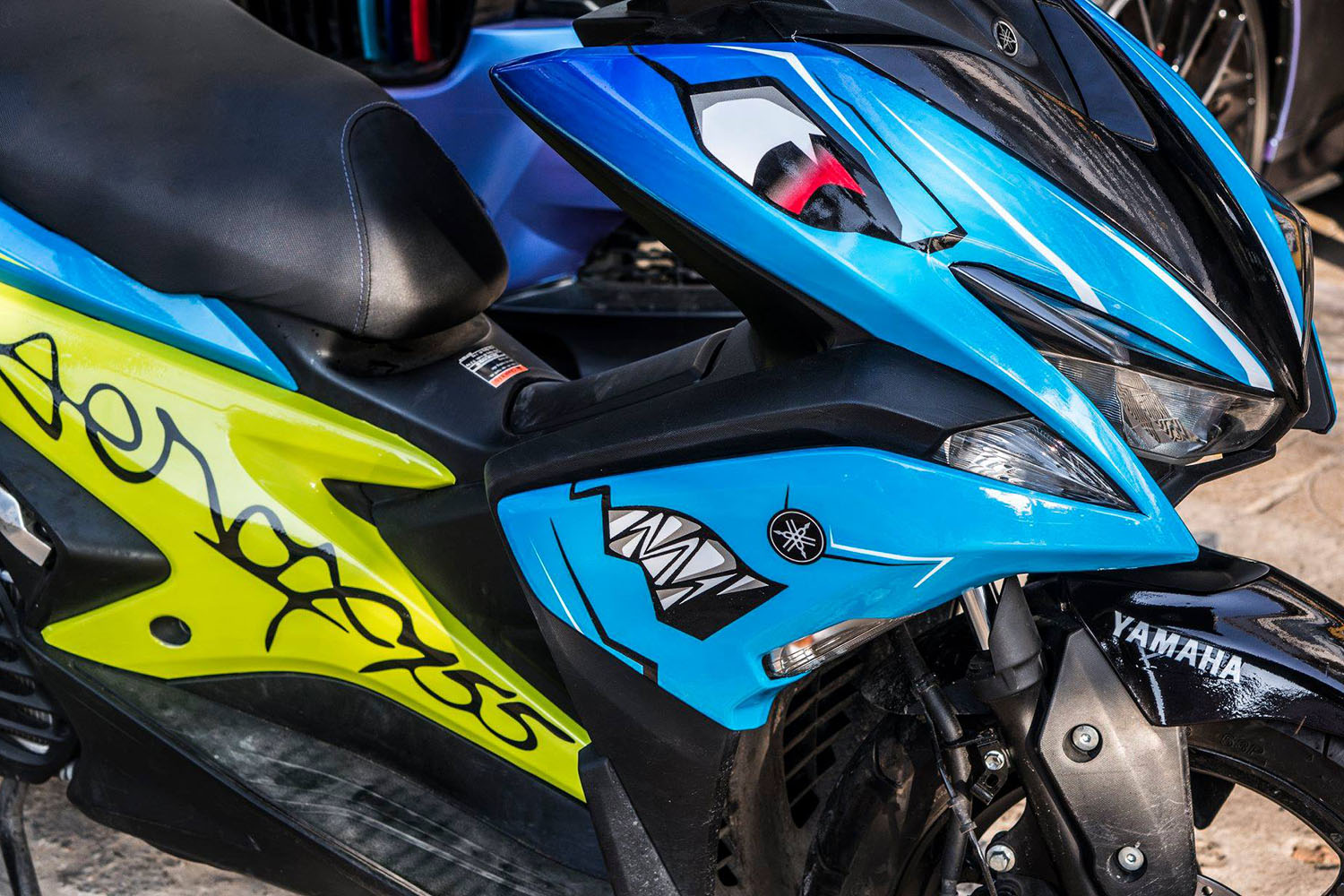 Tem trùm NVX Aerox Shark