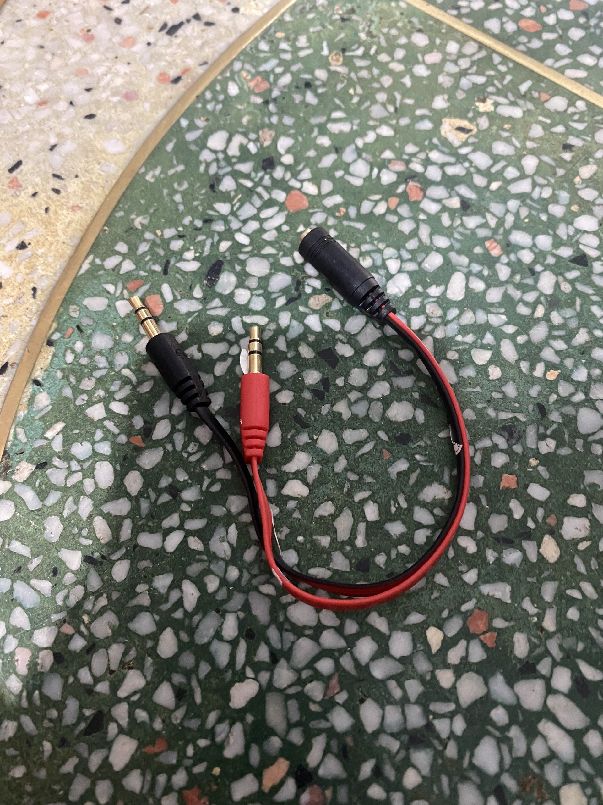 Dây Audio chuyển tai nghe 3.5mm đầu cái sang 2 đầu Mic và Tai nghe đầu đực