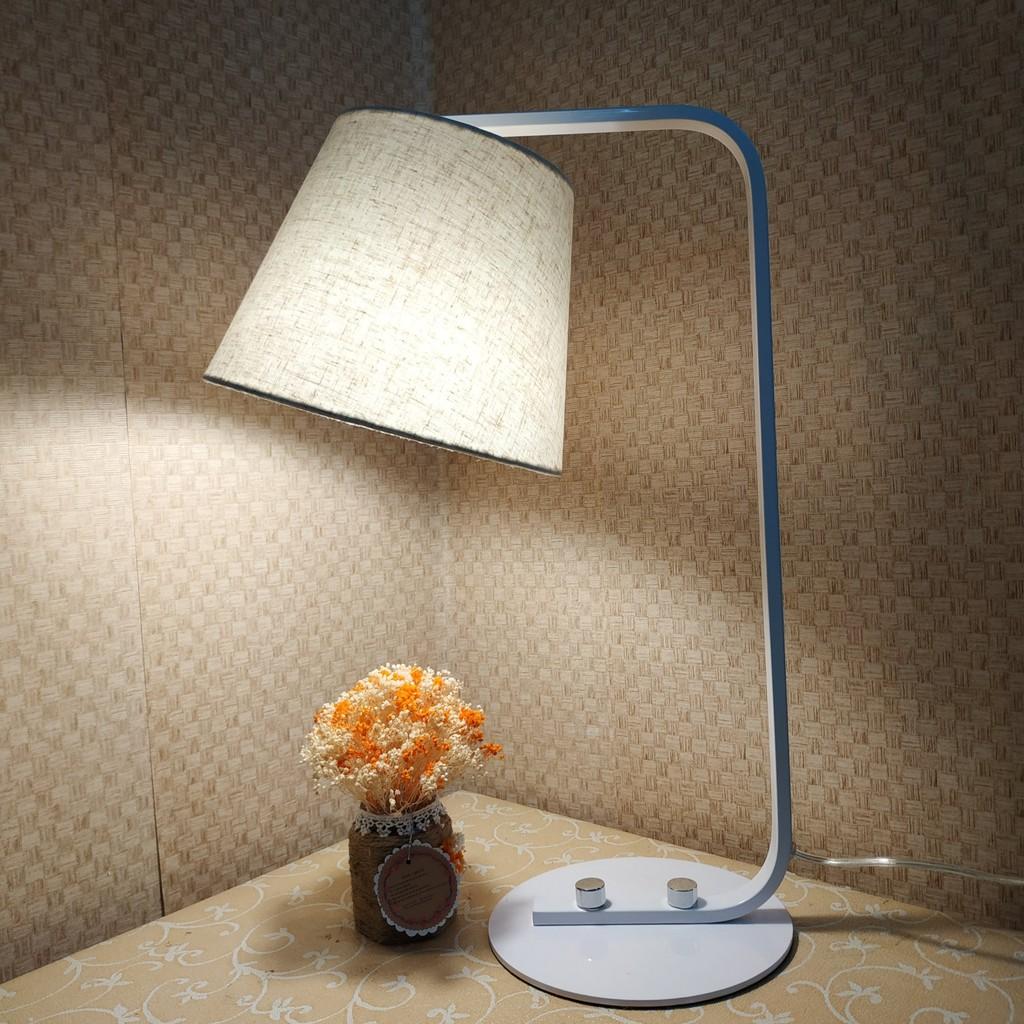 Đèn ngủ để bàn trang điểm cao cấp DB9005 - Tặng kèm Bóng LED cao cấp