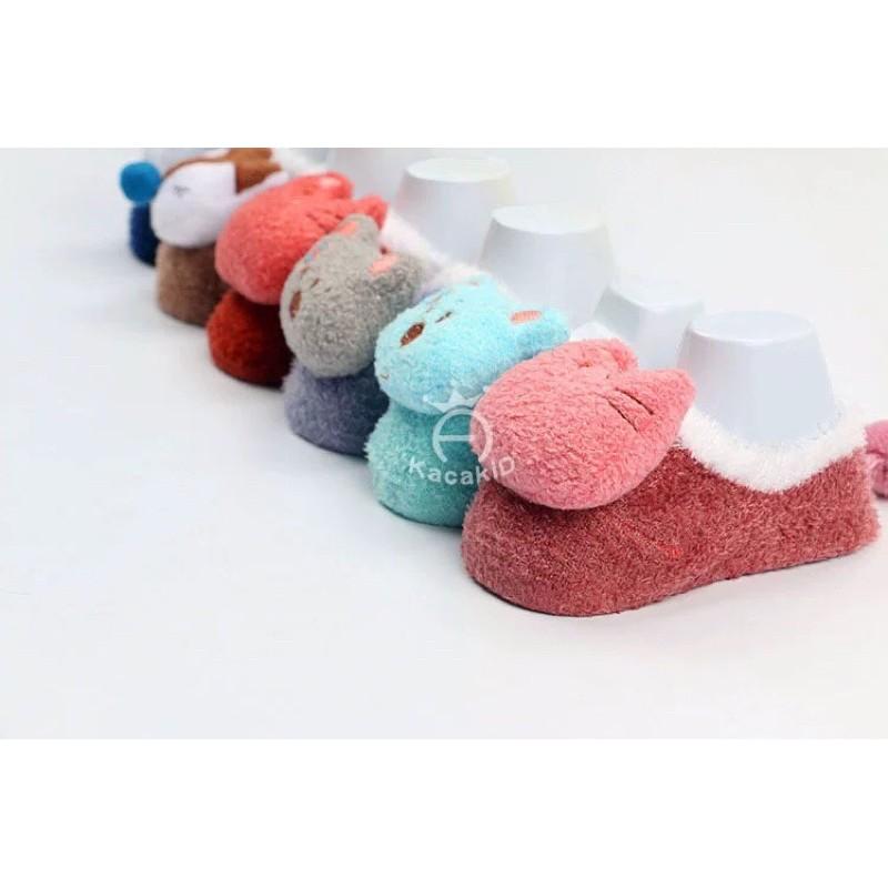 Giày len xù 3D hình thú đáng yêu có chống trượt cho bé