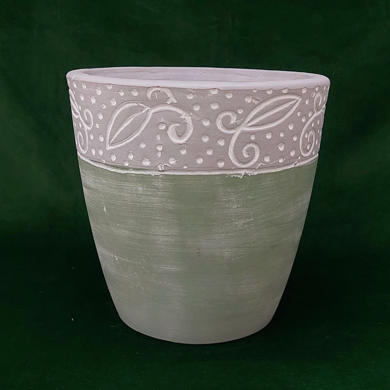 Chậu trồng cây, chậu đất nung sơn wax xanh lá phủ trắng khắc hoa Bông Garden House trồng cây cảnh các loại