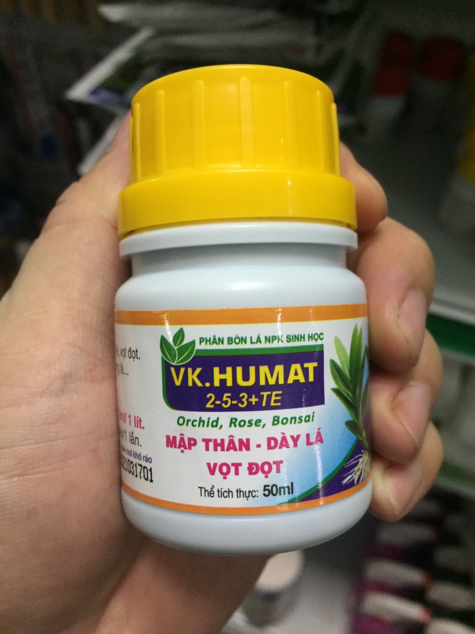 Phân bón NPK sinh học VK HUMAT 2-3-5+TE giúp mập thân, dày lá, vọt đọt - Chuyên dùng hoa lan, hoa hồng, bonsai