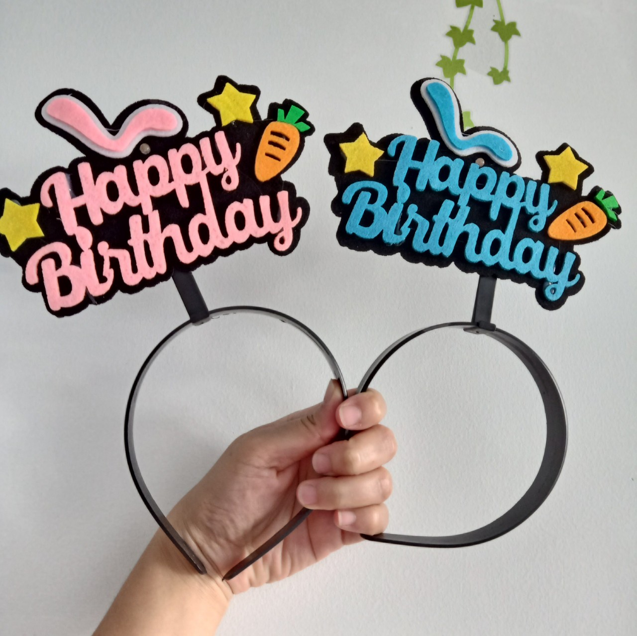 Băng đô cài tóc sinh nhật chữ Happy Birthday vải nỉ có đèn (màu xanh/hồng)