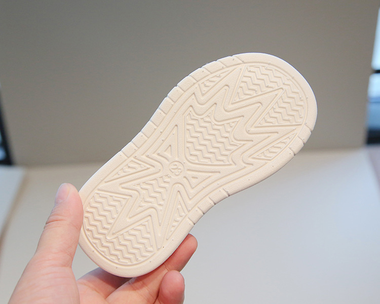 Giày thể thao cho bé phong cách dễ thương – GTE9171