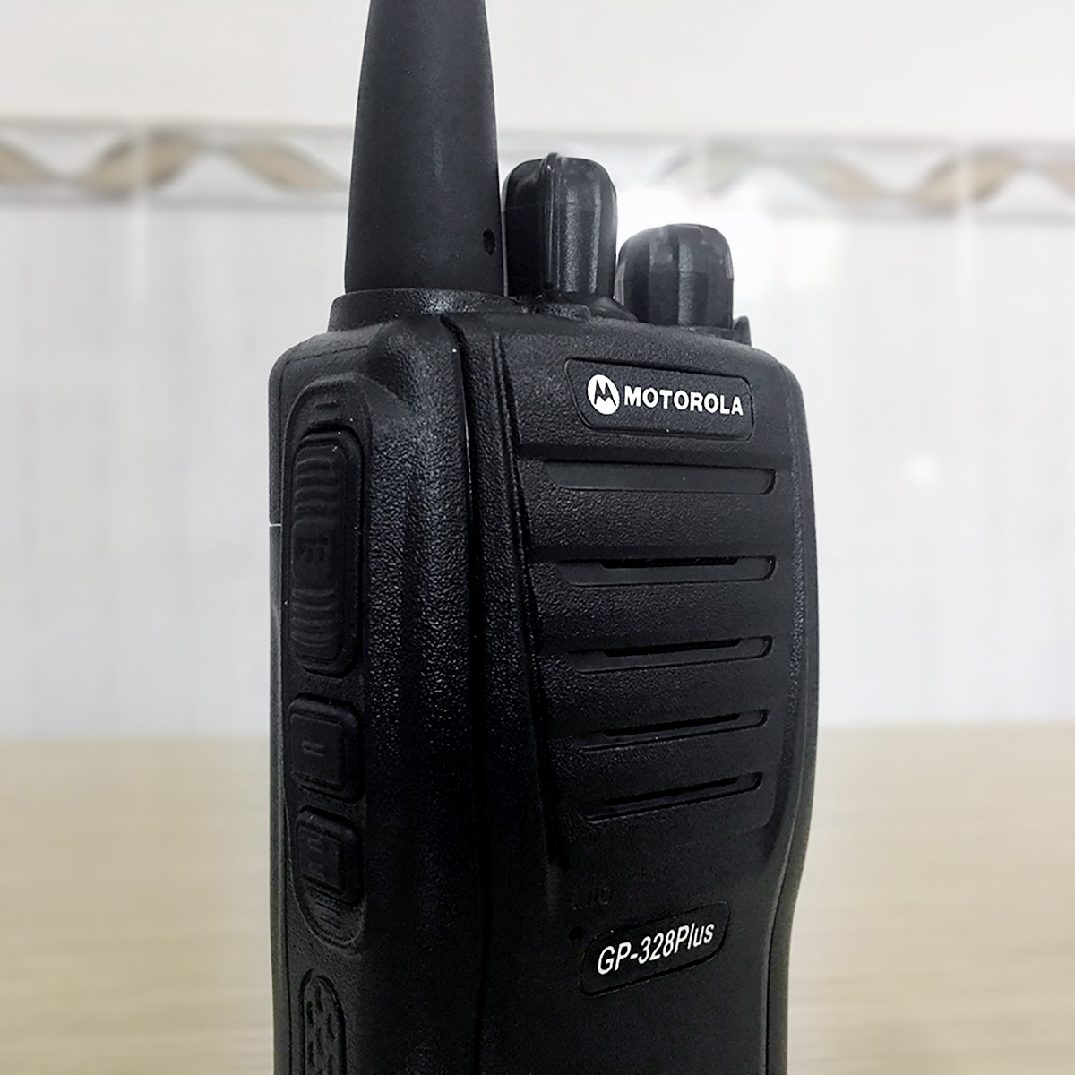 Bộ đàm Motorola GP-328Plus phiên bản nhỏ gọn. Công suất lớn 5W giúp phá vật cản tốt, đàm thoại liên tục 16 giờ – Hàng nhập khẩu