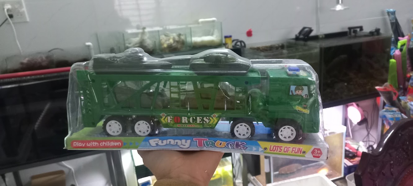 Đồ chơi mô hình xe cont chở xe tăng