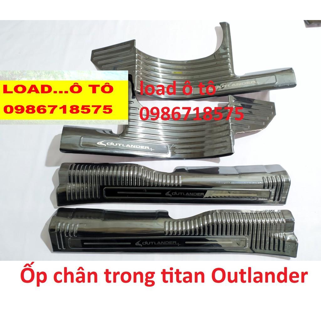 Ốp Bậc Cửa, Nẹp Bước Chân Trong Xe MITSUBISHI OUTLANDER 2022-2018 Chất Liệu Titan Cao Cấp