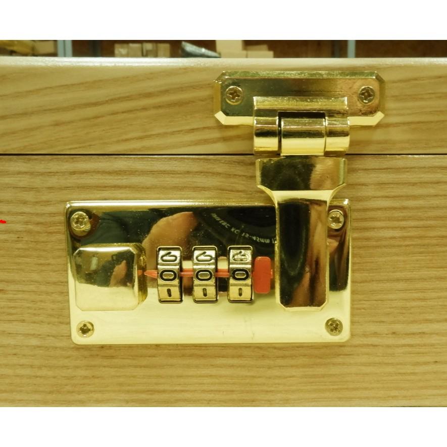 Khóa hộp mầu vàng có khóa số 65x34mm  lưu ý chỉ bán khóa không phải cả hộp