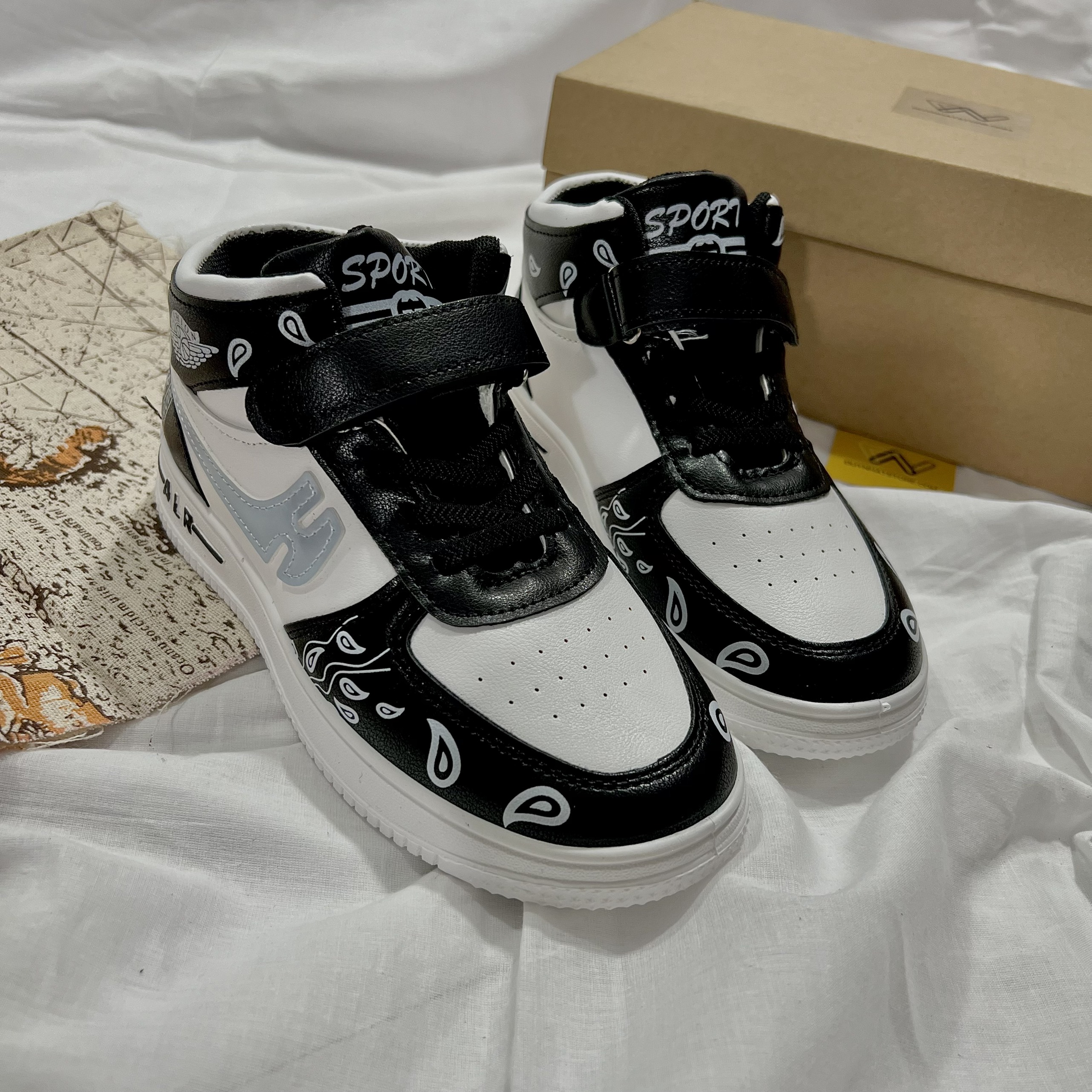 Giày Thể Thao Bé Trai Gái Trắng Đen Cổ Cao Duy Nhật Store Size Lớn Nhiều Màu Bonsai Uzzang Đẹp Đế Cao Êm Sneaker Bata