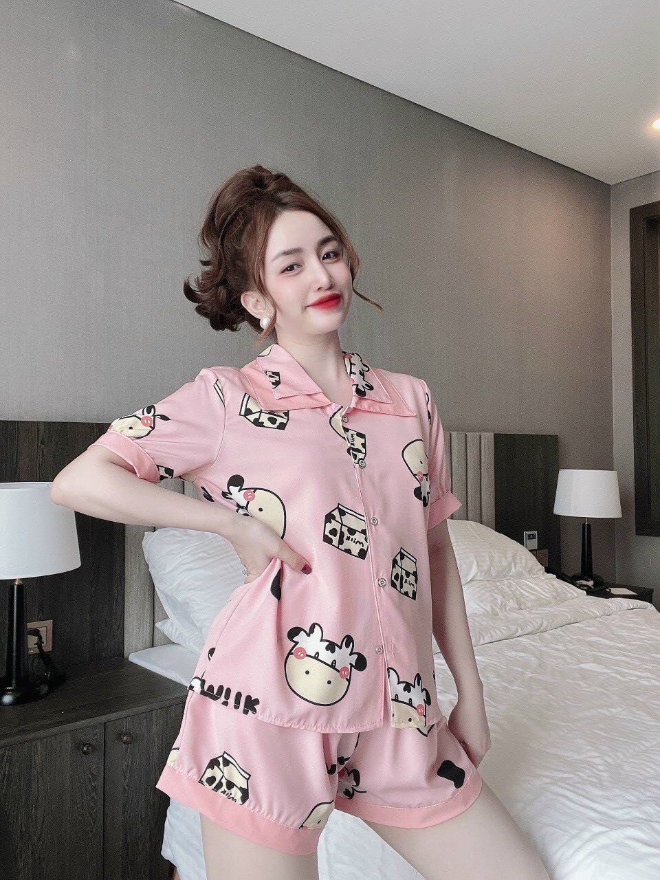 Bộ pijama nữ cộc tay quần đùi chất liệu lụa 100D xịn xò, bộ đồ ngủ nữ pyjama họa tiết loang đỏ sang trọng CC10