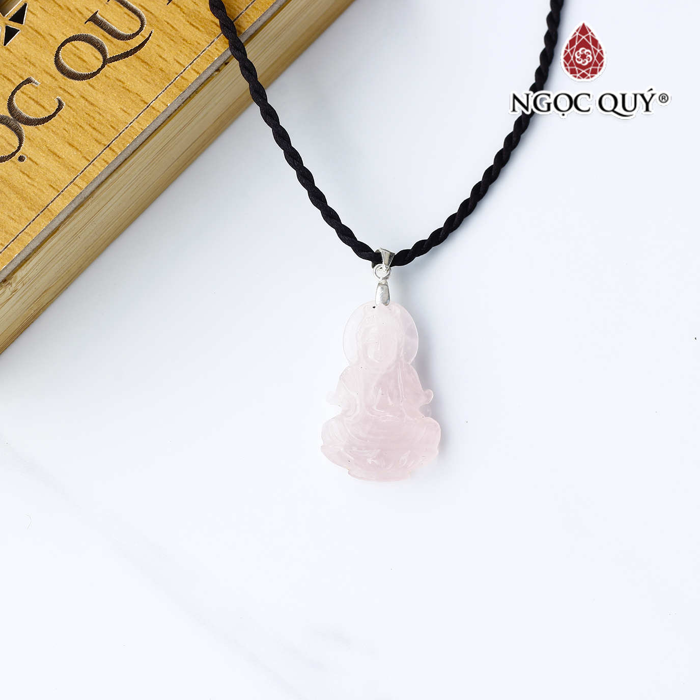 Mặt dây chuyền phật đá đá thạch anh hồng 27x17mm mệnh hỏa, thổ - Ngọc Quý Gemstones
