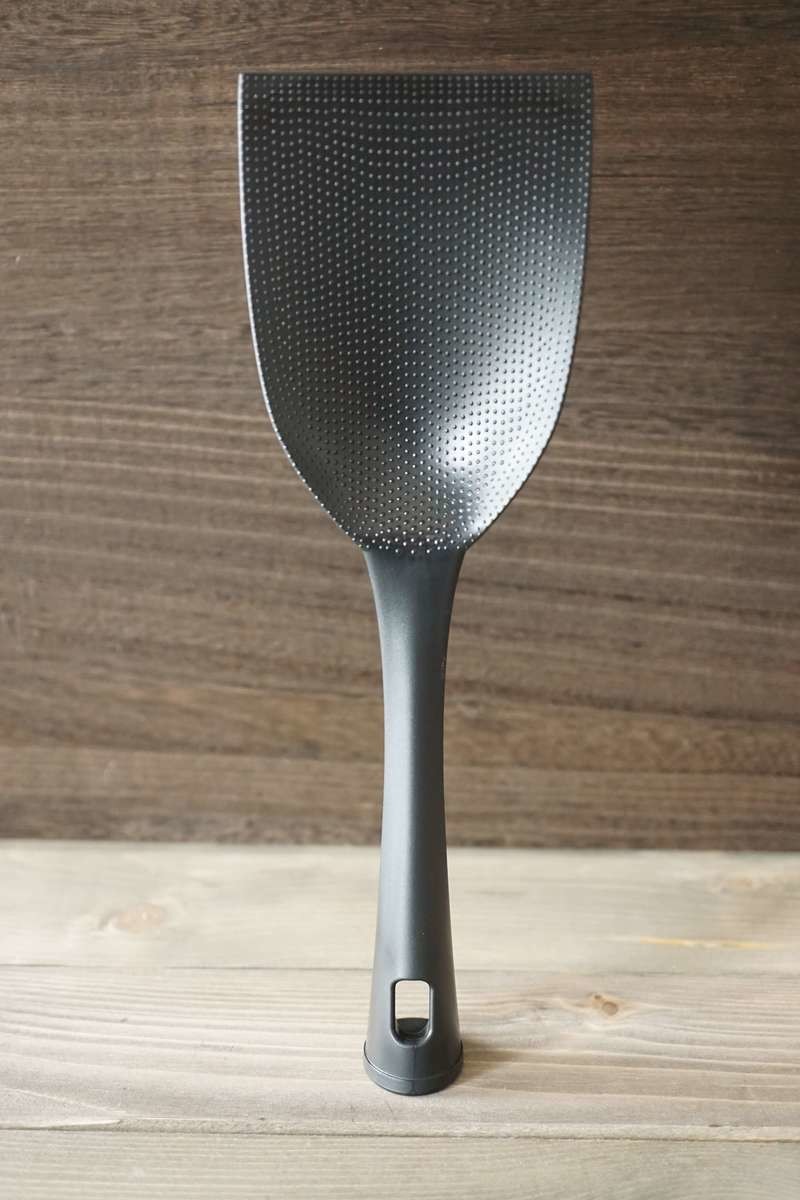 Muôi chiên chịu nhiệt Echo Metal, thiết kế ngọn nhẹ, đẹp mắt có đế đứng nên dễ dàng cầm nắm và dựng đứng, rất tiện lợi - nội địa Nhật Bản