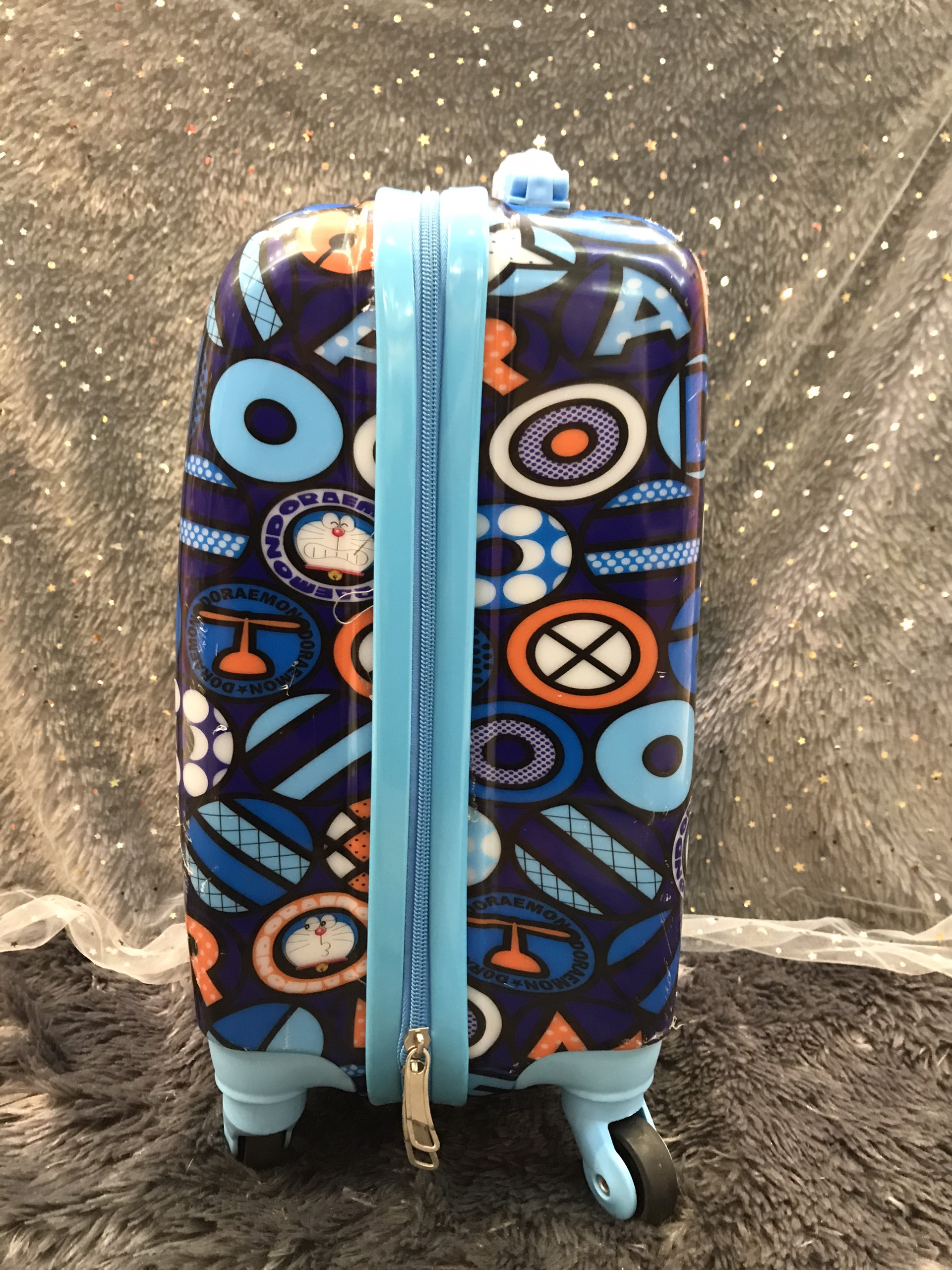 Vali kéo du lịch 18'' hình Doremon bằng nhựa màu xanh siêu đáng yêu - B7015596-D (30x21x40cm)