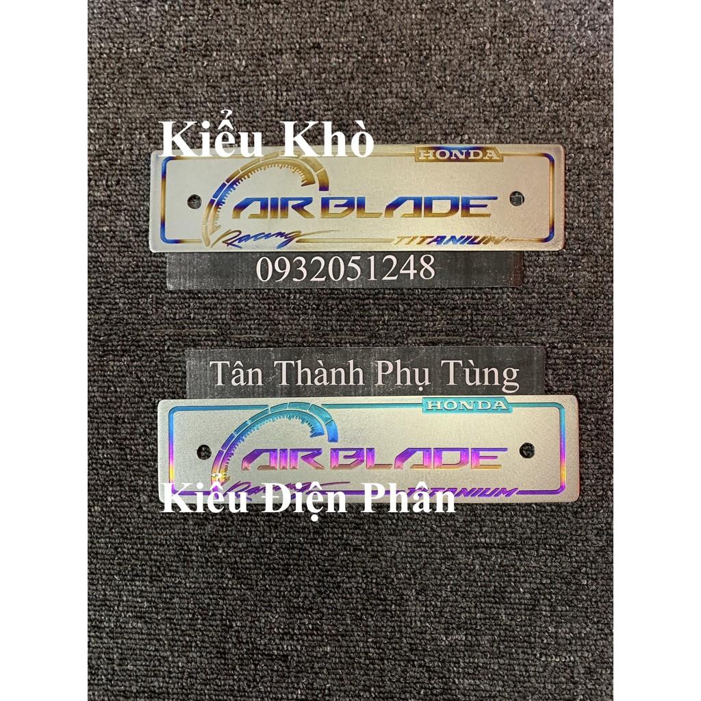 Bảng tên Titan dành cho Air Blade kèm bass ốc