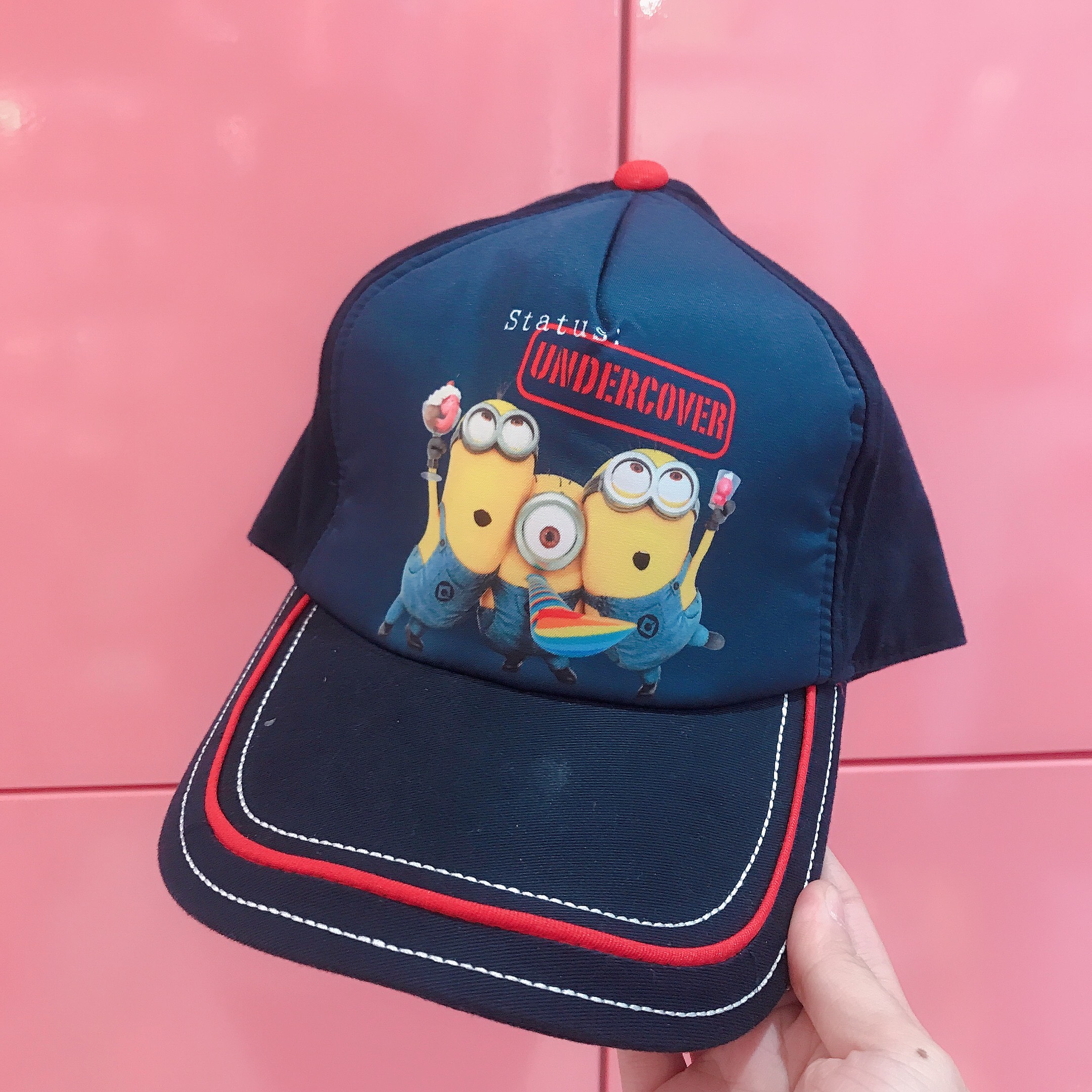 Nón kết trẻ em hình 3 bé Minion màu xanh đậm viền đỏ cho bé trai  - DE34002