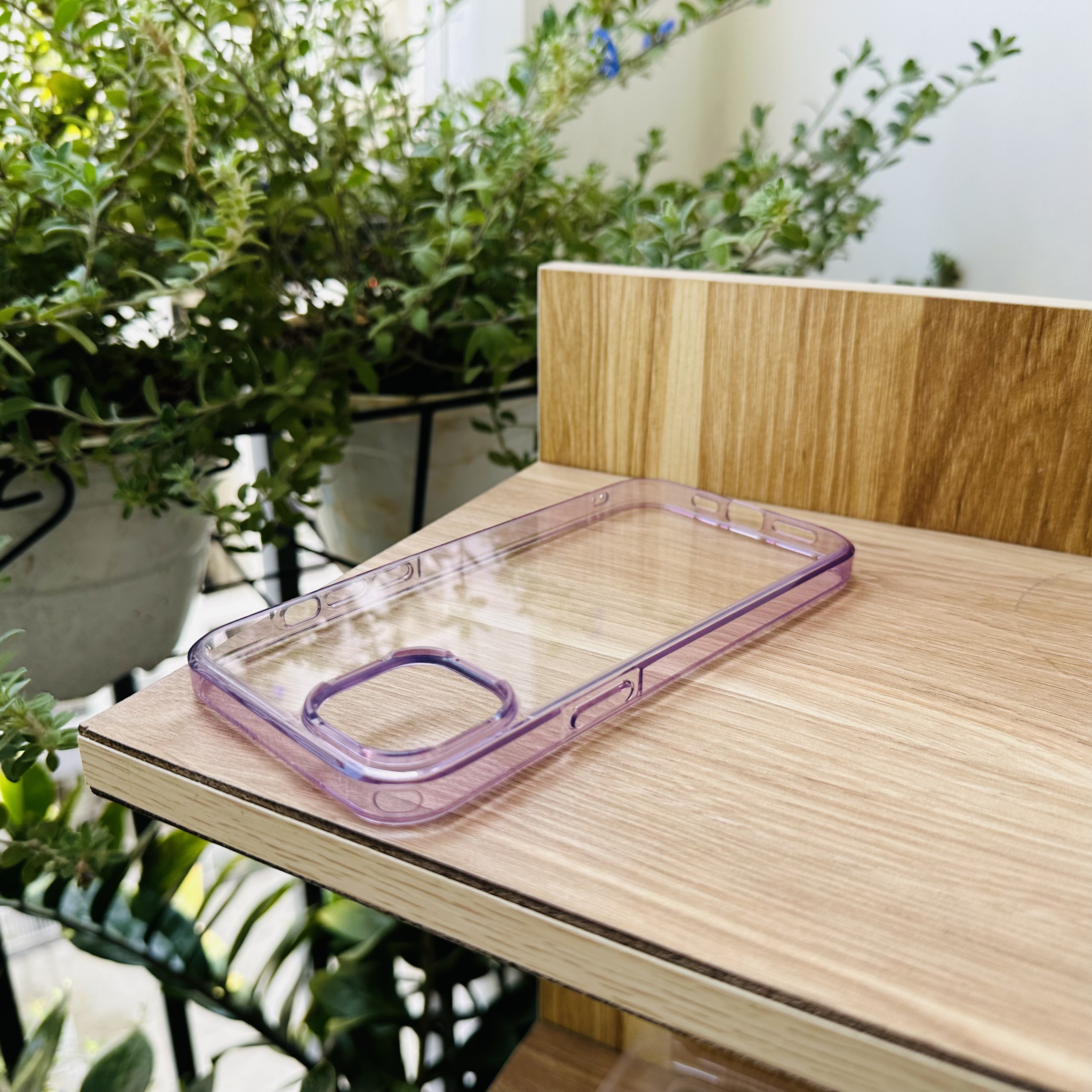 Ốp lưng dành cho iPhone 14 Plus Likgus trong viền màu tím- Hàng chính hãng