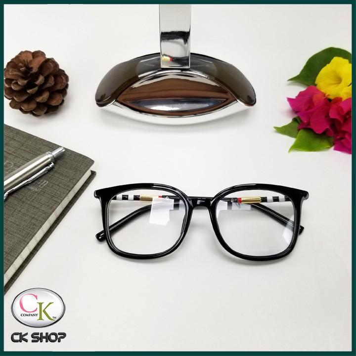 Kính giả cận siêu xinh. Mắt kính đẹp, thời trang, tôn thêm vẻ đẹp cho khuôn mặt của bạn.