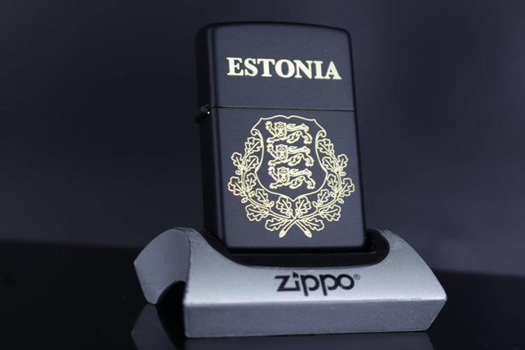 Bật Lửa Zippo 218 Estonia Coat