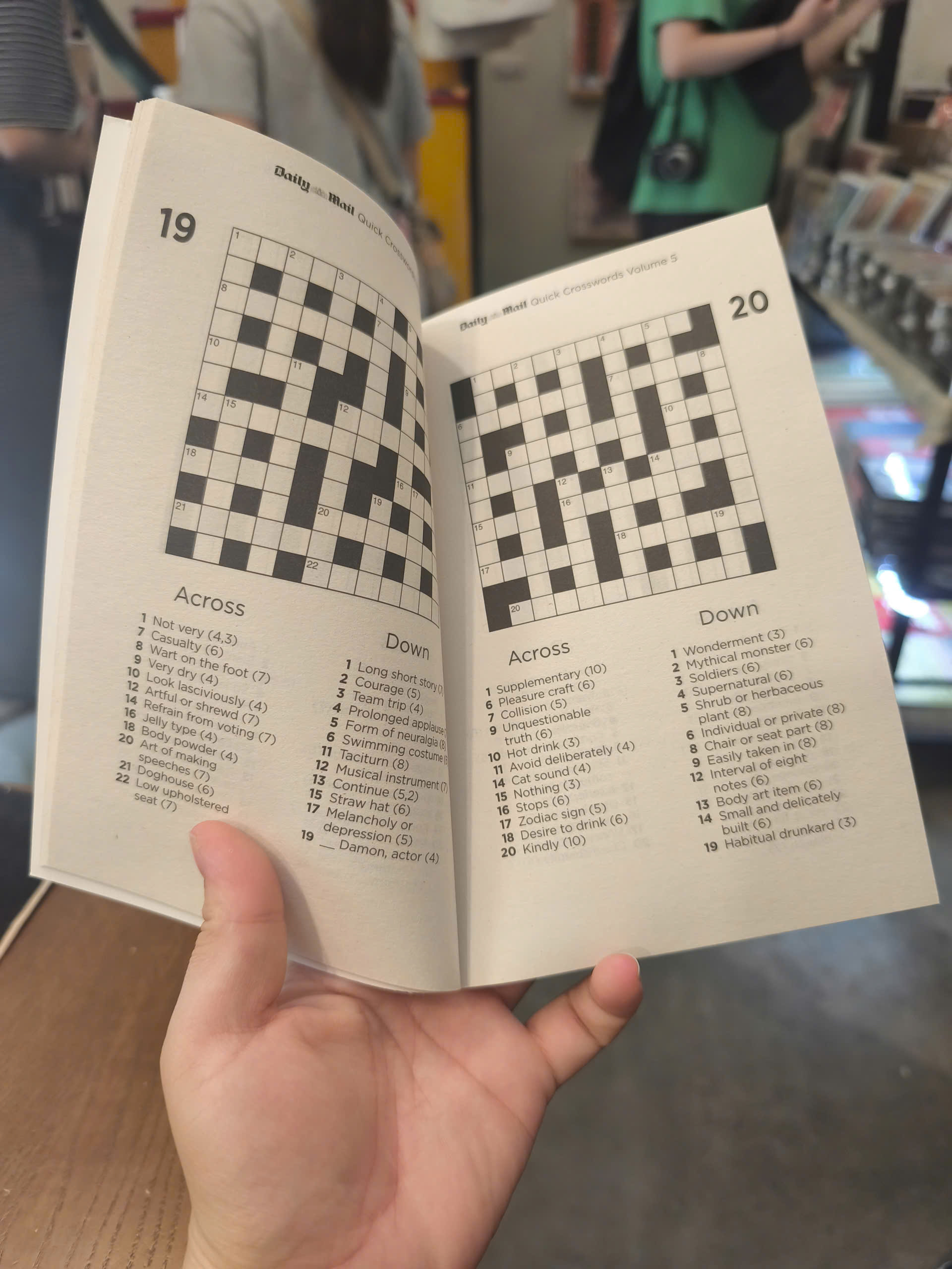 Sách - Quick Crosswords 5 | Games / Ngoại văn Nhập khẩu UK / Trò chơi ô chữ giải trí