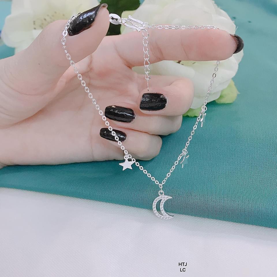 Lắc chân nữ xinh xắn, lắc chân bạc ta gắn trăng sao -