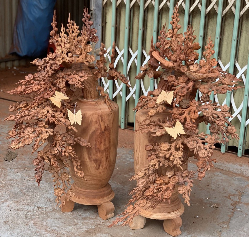 2 bình hoa mai lan phú quý phong thủy bằng gỗ hương kt cao 98×55×50cm đẹp long lanh
