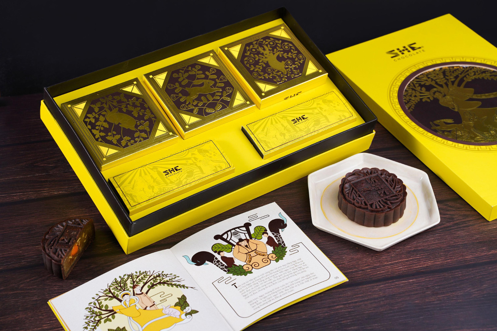 Bộ quà Cung Trăng Vàng - 3 bánh trung thu socola - SHE Chocolate - Món quà sức khỏe tặng người thân - Trung thu 2023