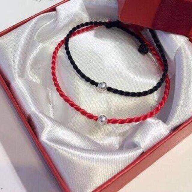 Sợi chỉ đỏ bi bạc
