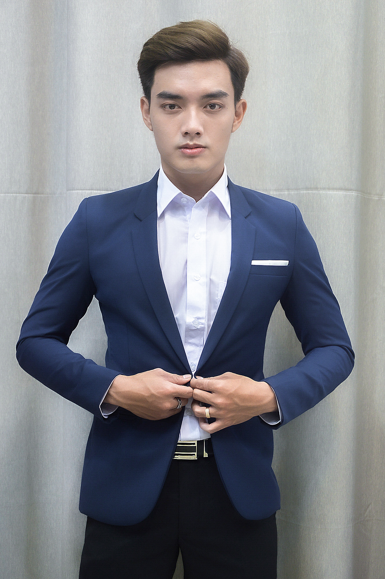 Bộ vest nam 1 nút ôm body màu xanh đen chất liệu mềm mỏng thoáng mát tặng kèm combo phụ kiện