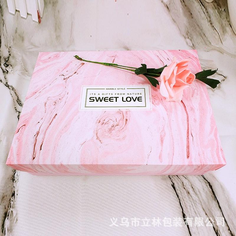 XÉ LẺ Túi giấy hoặc Hộp quà Làm quà tặng 30,5x22x8,5cm hoạ tiết cẩm thạch in chữ SWEET LOVE Q757