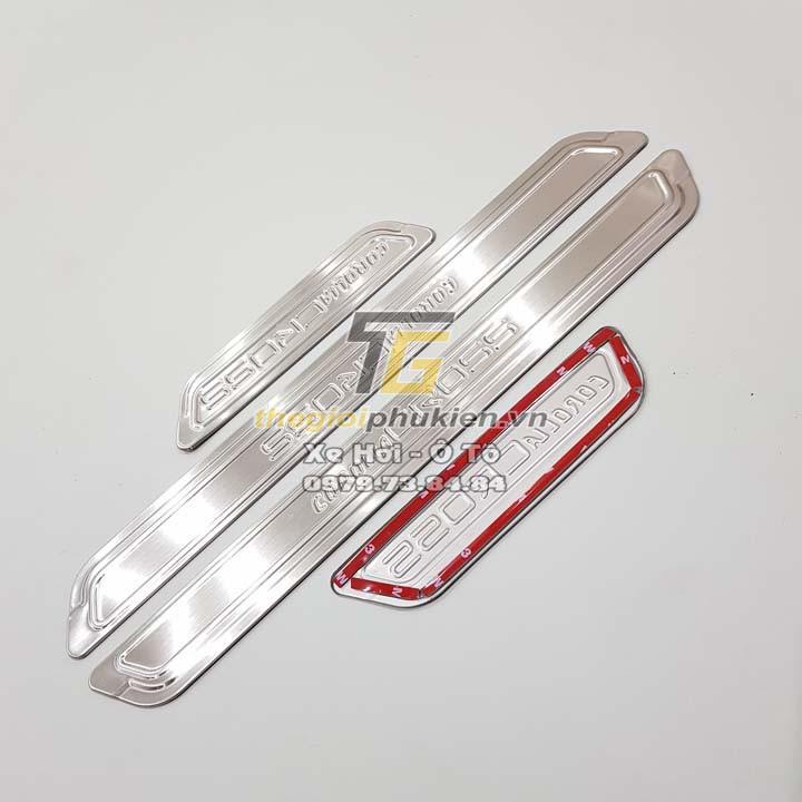 Bộ Ốp bậc cửa, Nẹp bước chân Toyota Corolla Cross 2020 - Mẫu INOX