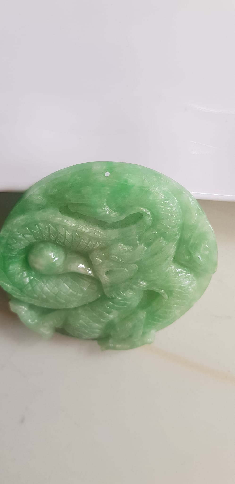 Mặt dây chuyền Nam to trạm rồng lượn nổi nhả ngọc đá ngọc cẩm thạch tự nhiên Size tròn to đường kính 53mm x dầy 6mm Màu xanh Ngọc Tươi bóng đẹp lắm luôn nam bọc vàng đeo với dây chuyền của mình thiệt đẹp lắm luôn nha ạ