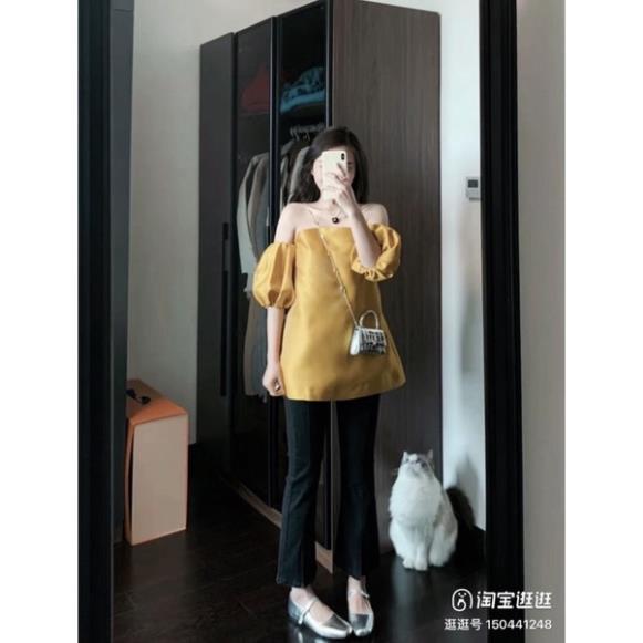 Set áo vàng rớt vai tay phồng kèm quần đen