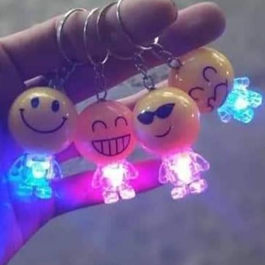 Móc khóa mặt cười Emoji có đèn phát sáng-Móc khóa mặt cười Emoji có đèn phát sáng-Móc khóa mặt cười Emoji có đèn phát sá