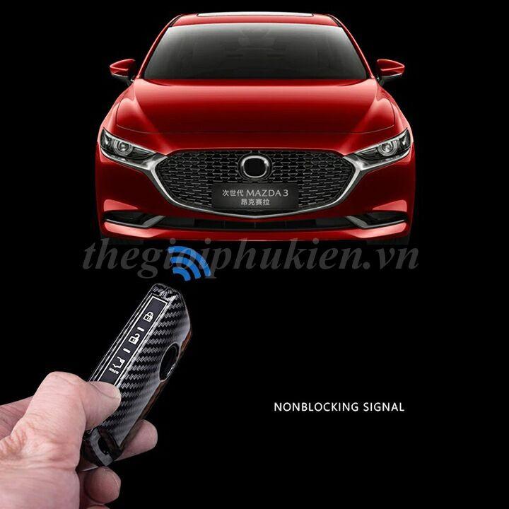 Ốp bọc chìa khóa xe Mazda 3 2020 chất liệu hợp kim vân Carbon kèm móc đeo INOX