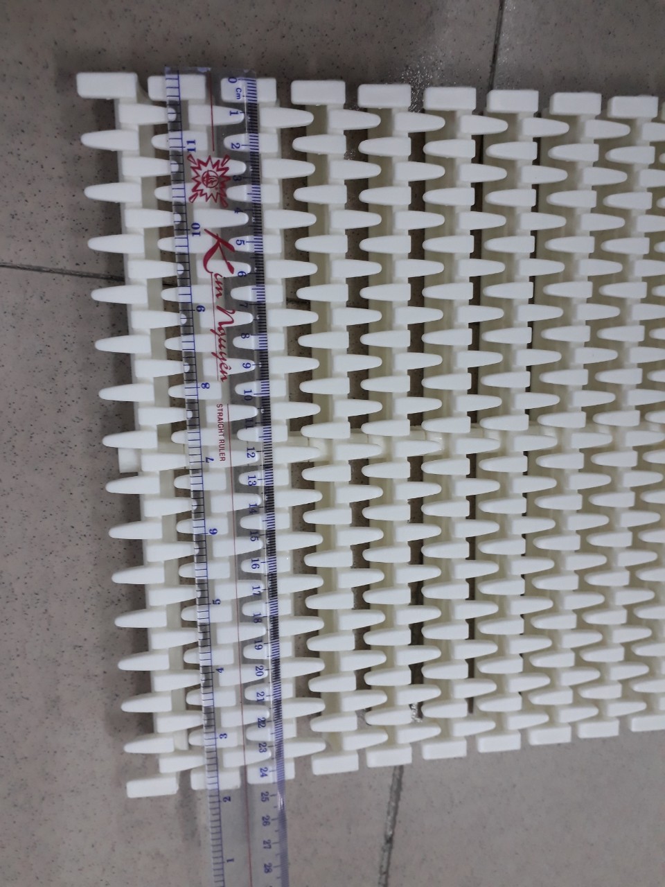 10 mét thanh tràn bề ngang 30cm dày 2.9cm loại răng cưa hình kiểu như sóng biển đan xen chắc chắn chât nhựa Tốt ABS dùng để thu nước rãnh, ngăn rác trang trí cho Bể bơi........
