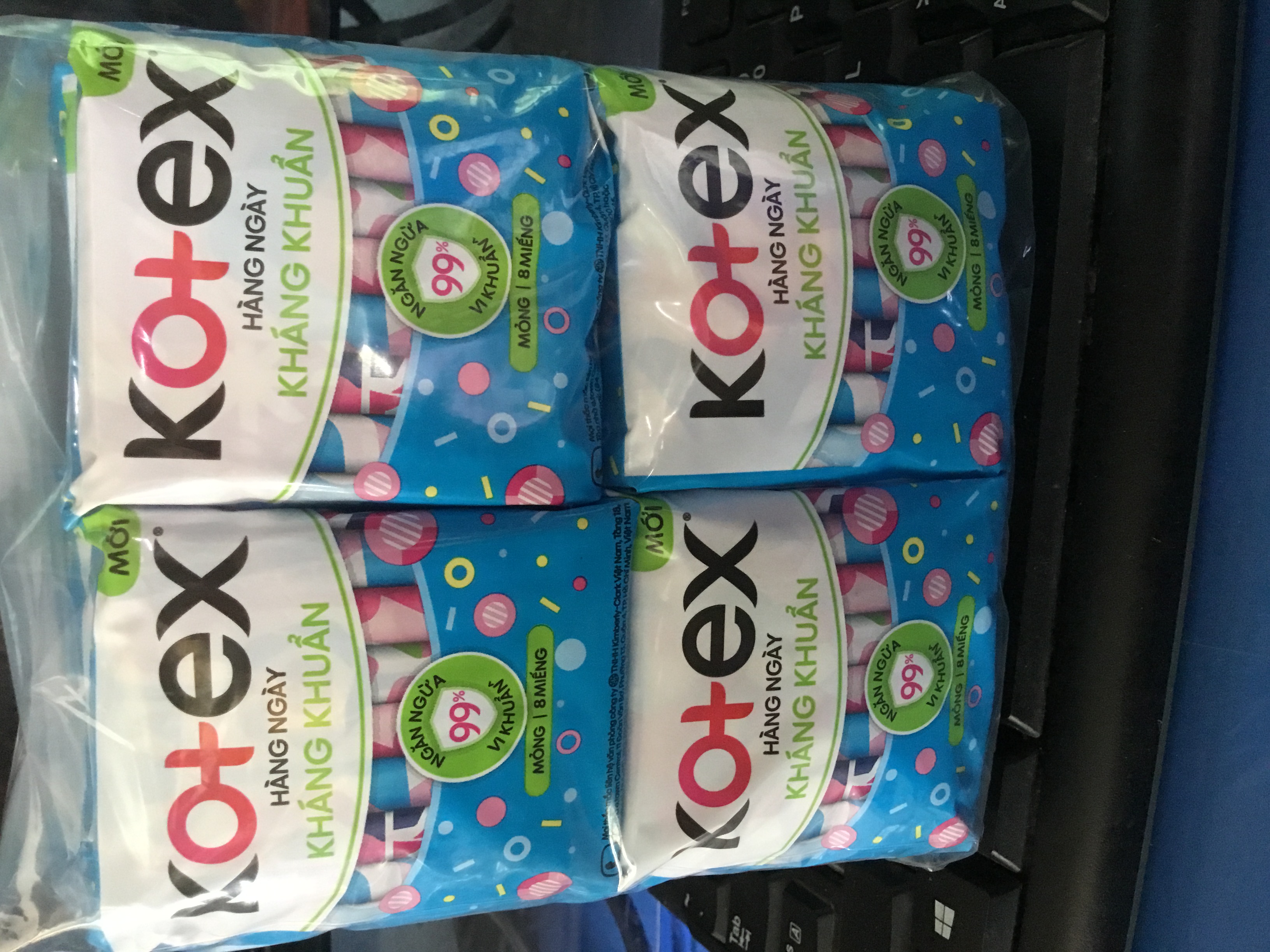 1 Gói Kotex Hàng Ngày Kháng Khuẩn (8 miếng)- HSD luôn mới