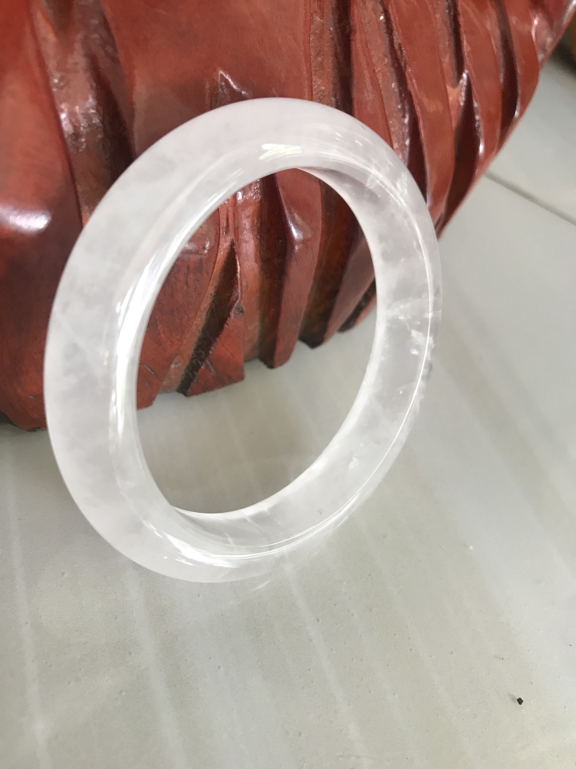 Vòng Thạch Anh Trắng Tự Nhiên Bản Hẹ Mới đẹp Ni 55mm Cao 12mm Dầy 9mm Màu trắng trong bóng đẹp Nữ mệnh Kim mệnh Thủy tay vừa đeo 50kg - 55 kg ạ