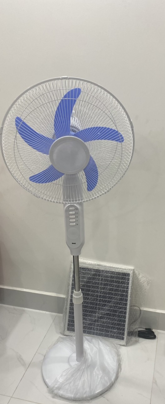 Quạt năng lượng mặt trời