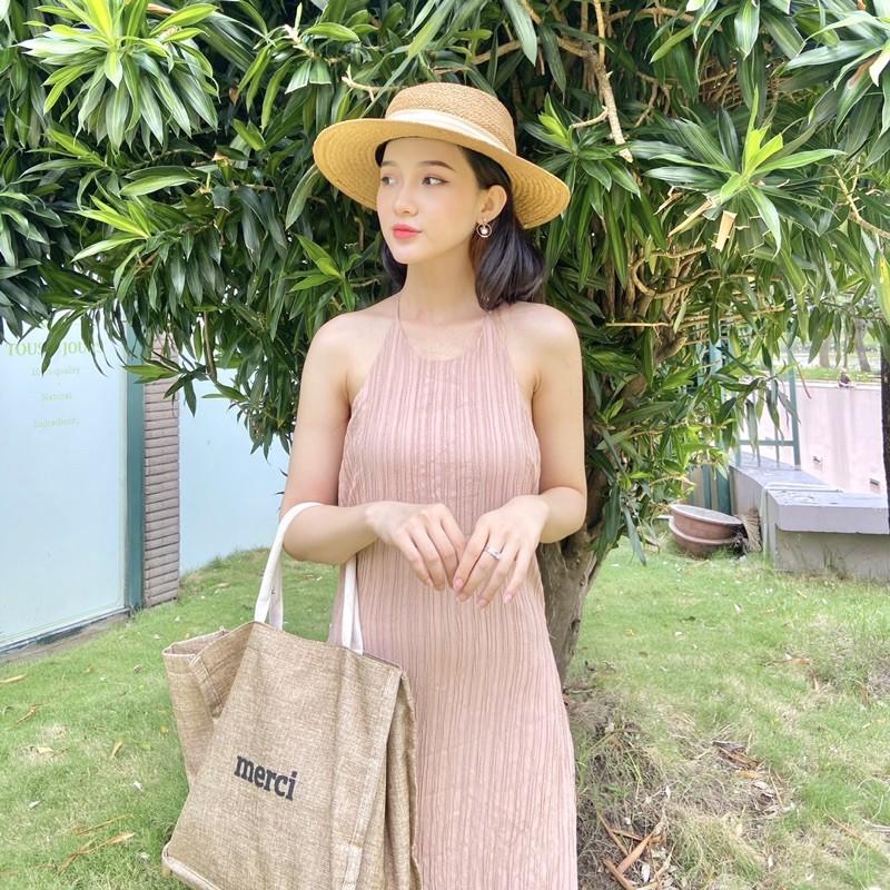 Đầm yếm maxi cột dây cổ màu hồng phấn sang trọng - Audrey studio