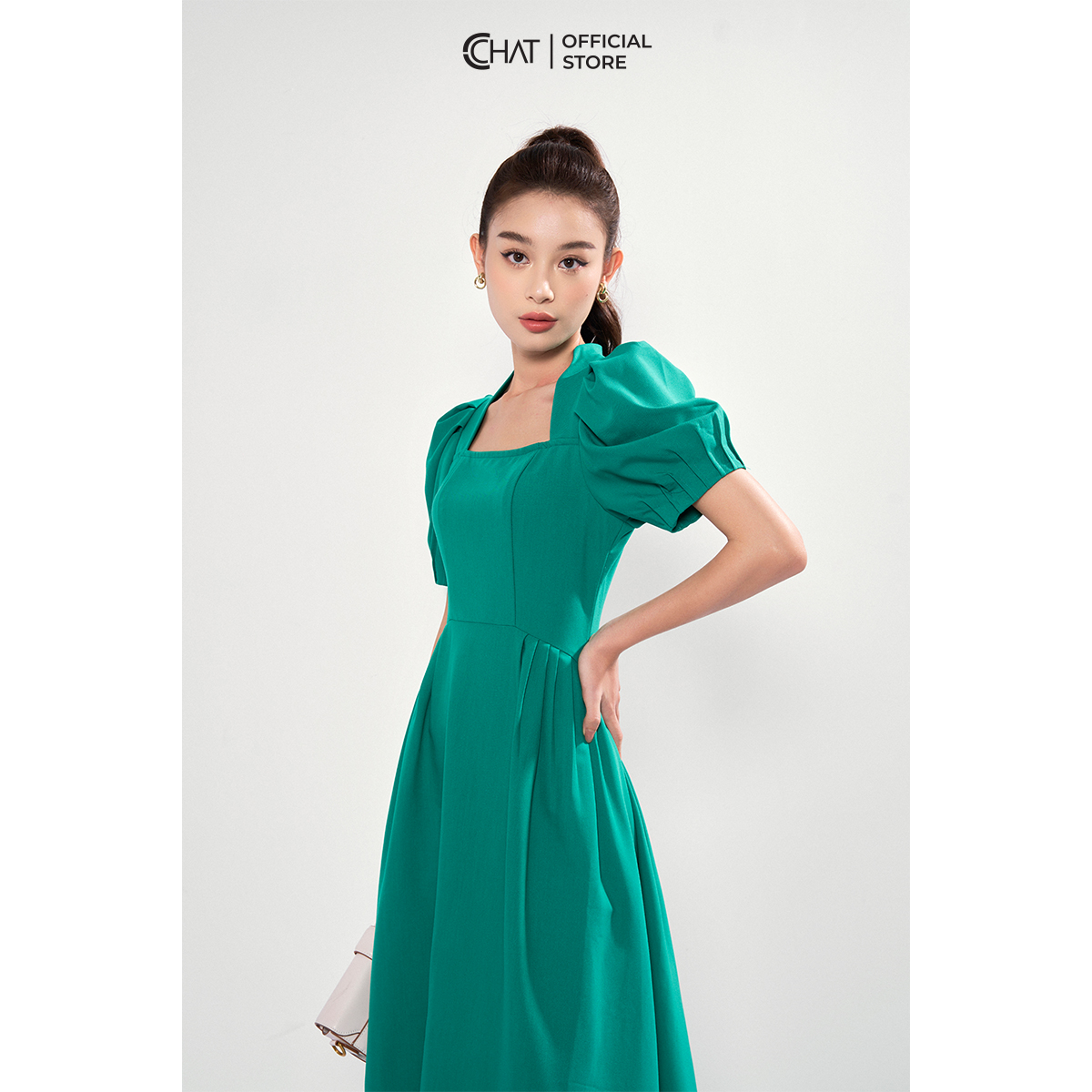 Đầm Nữ CCHAT Dáng Xòe Tay Phồng Xếp Ly Chất Tuytsi Cao Cấp 12VNS2025XT
