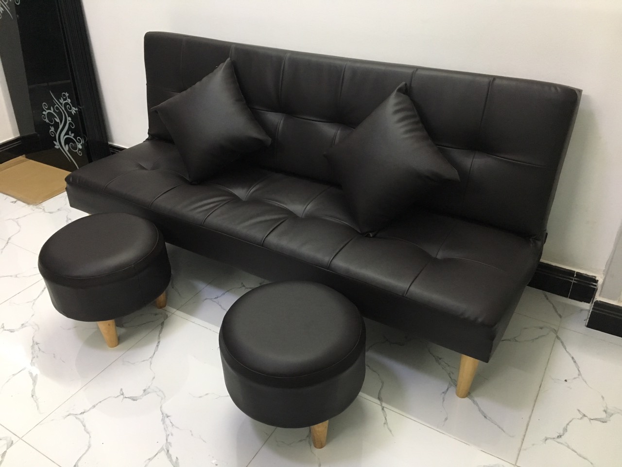 Sofa bed, sofa giường màu đen và 2 đôn tròn SB14